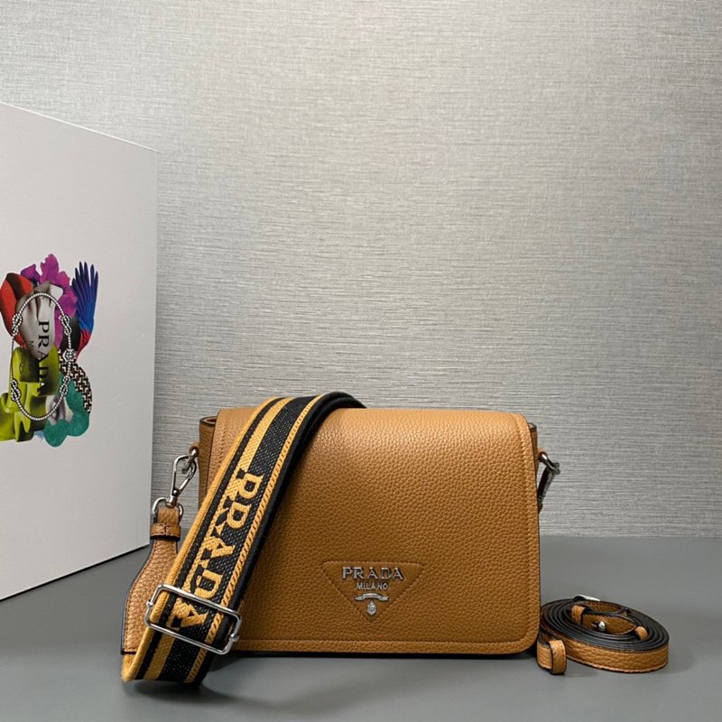 프라다 사슴 무늬 소가죽 투웨이 숄더백 001-221750