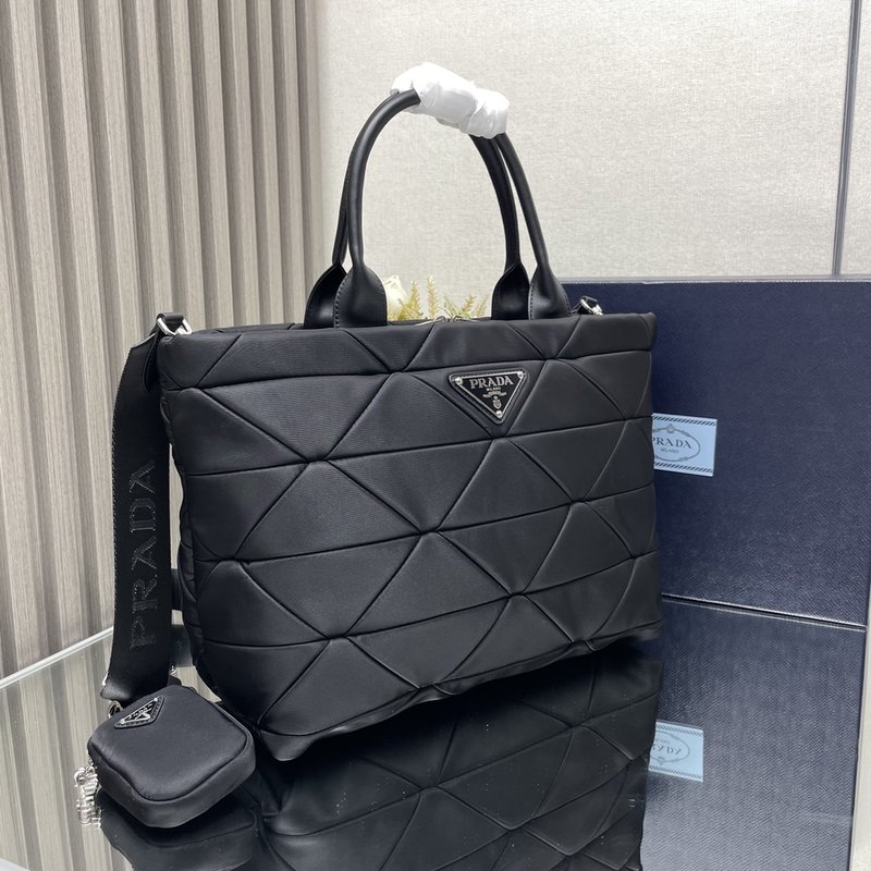프라다 퀼팅 나일론 토트백 001-221798