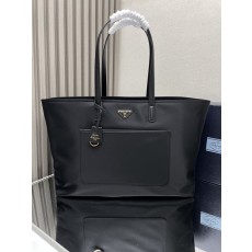 프라다 클래식 나일론 토트백 001-221811