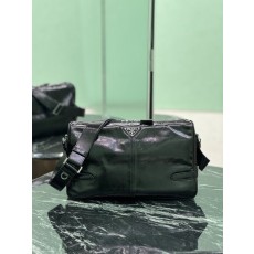오일드 레더 삼각 로고 메신저백 001-221829