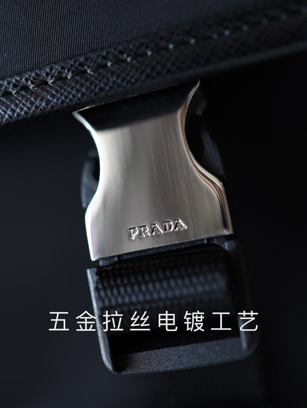 프라다 남성용 나일론 메신저백 001-221934