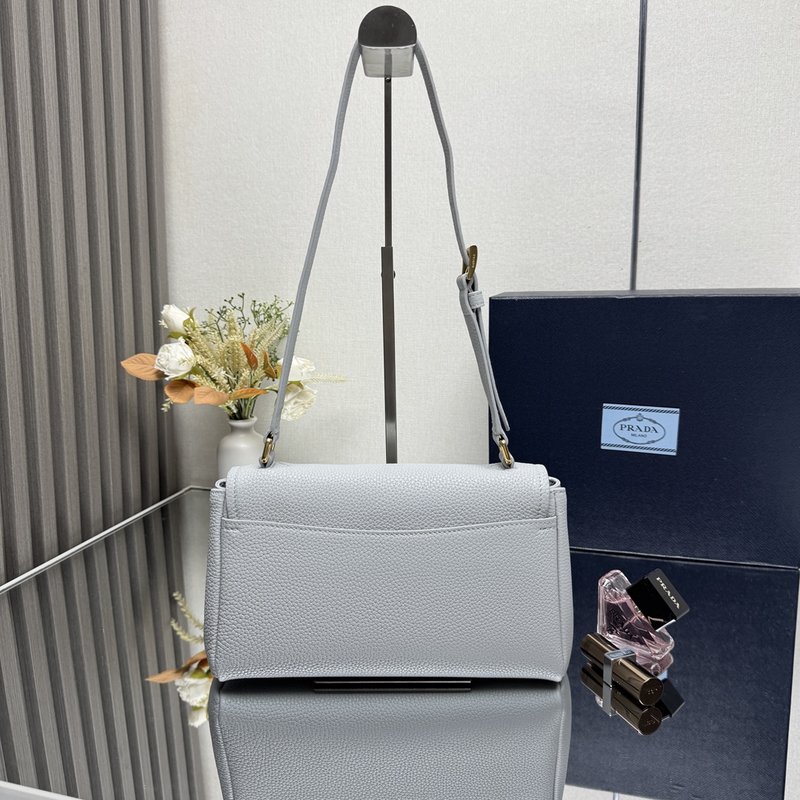 프라다 그레인 레더 숄더백 001-222039