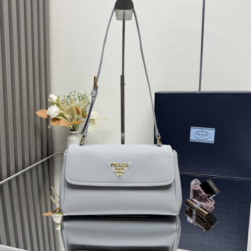프라다 그레인 레더 숄더백 001-222039