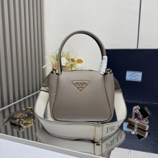 프라다 스몰 텍스처드 레더 숄더백 001-222146