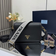 프라다 더블 스트랩 가죽 핸드백 001-222162