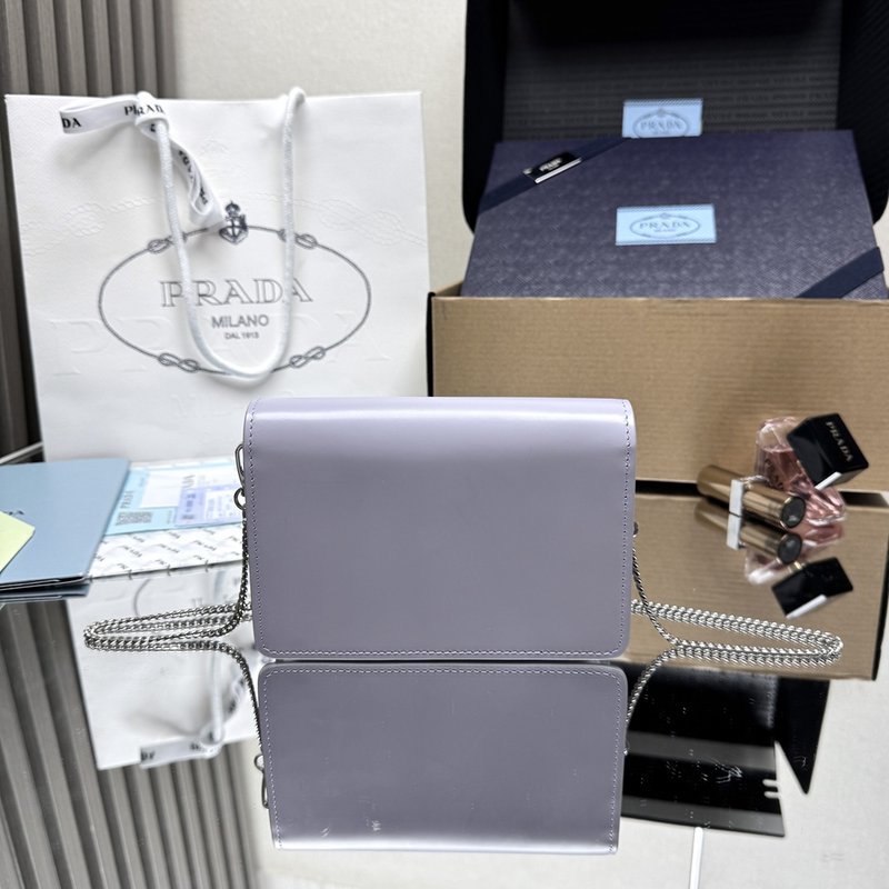 프라다 빅 트라이앵글 플랩 체인백 001-222260