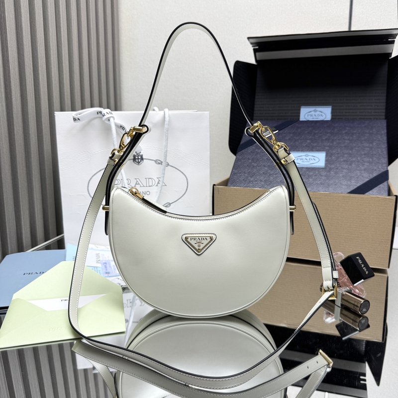 프라다 문 시리즈 소가죽 투웨이 숄더백 001-222363