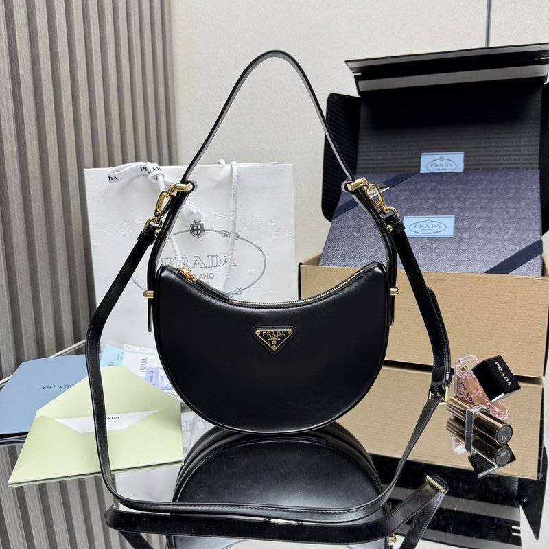 프라다 문 핸드백 소가죽 투웨이 001-222368