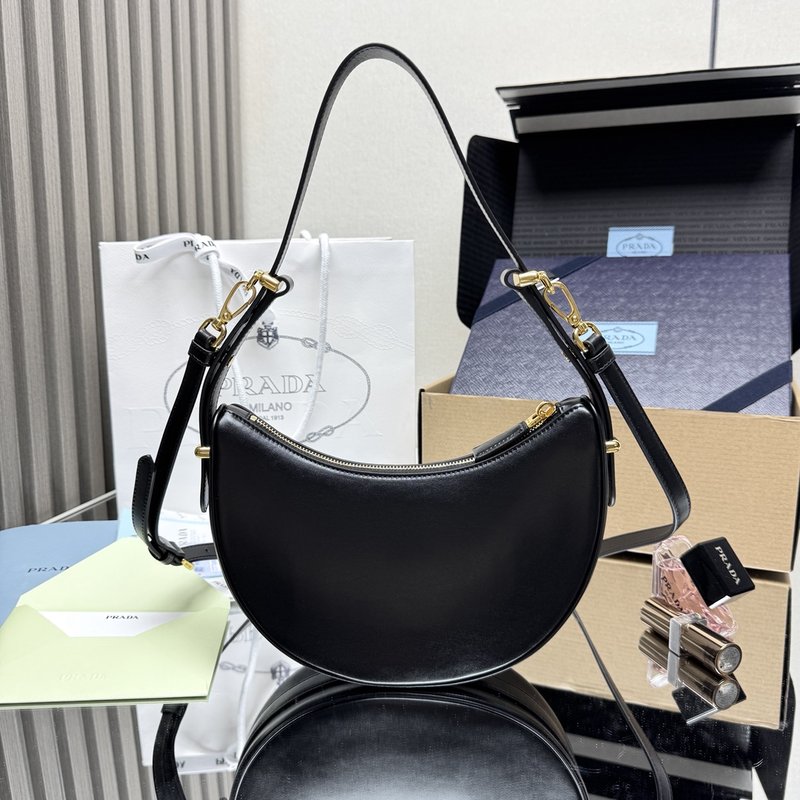프라다 문 핸드백 소가죽 투웨이 001-222368