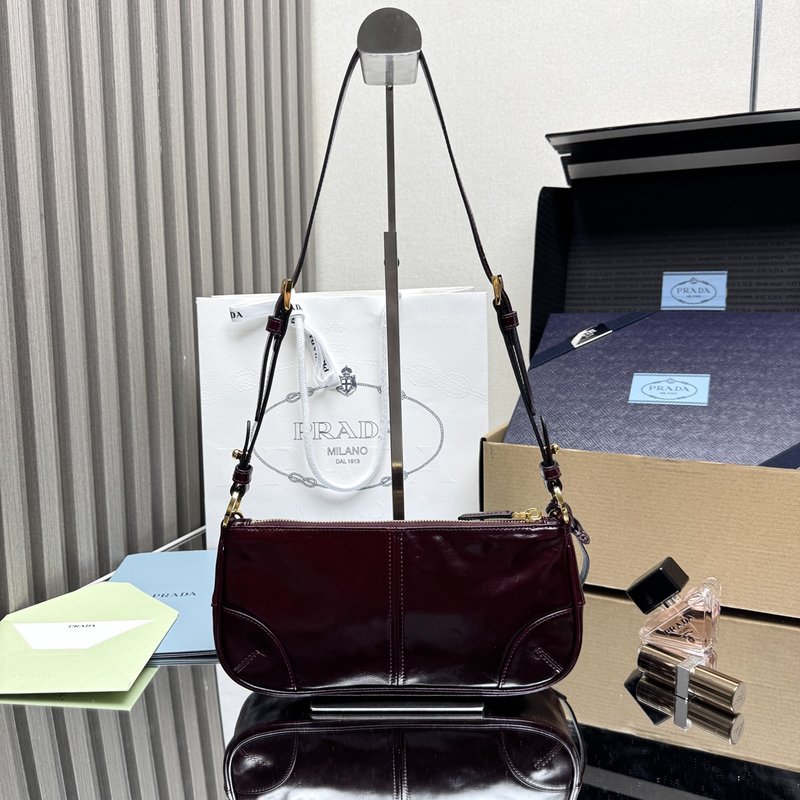 오일드 레더 숄더백 001-222371