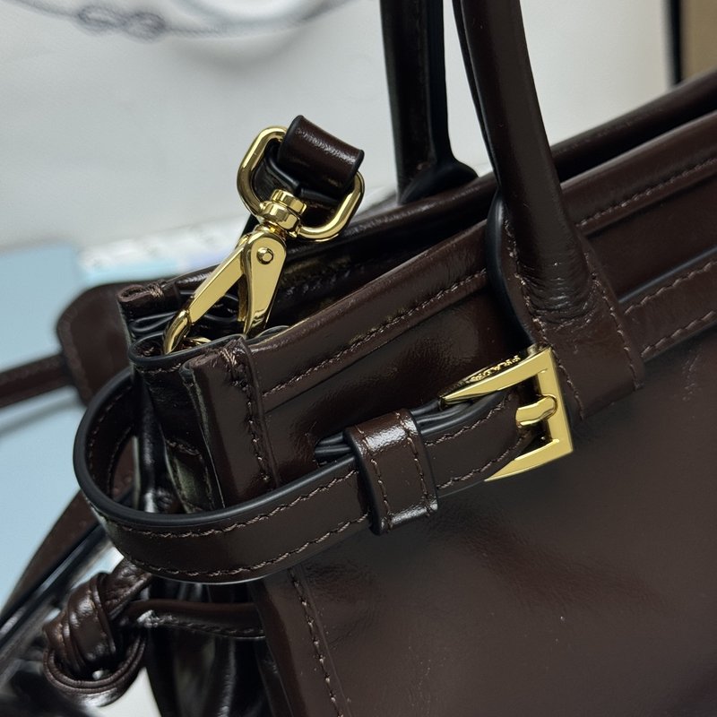 오일드 레더 미니 숄더백 001-222374