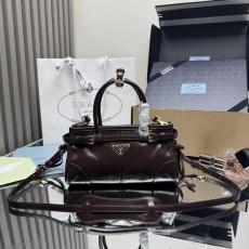 오일드 레더 미니 숄더백 001-222374