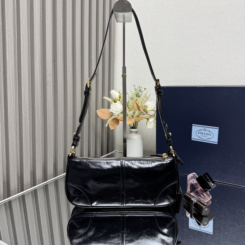 오일드 레더 숄더백 001-222393