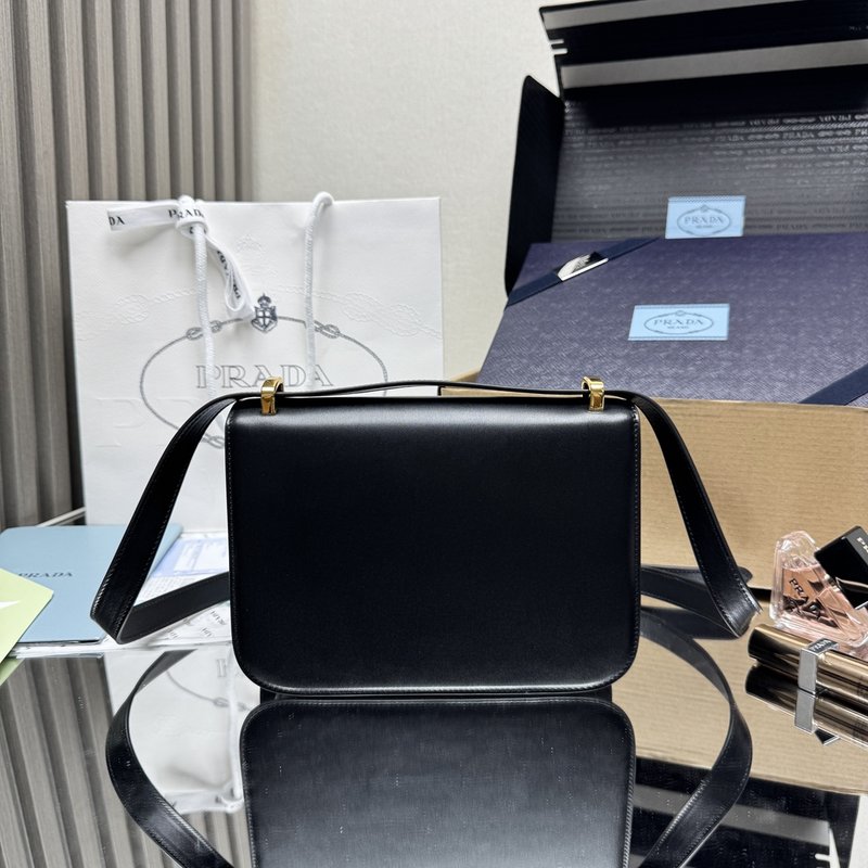 프라다 빈티지 평문 소가죽 승무원백 001-222431