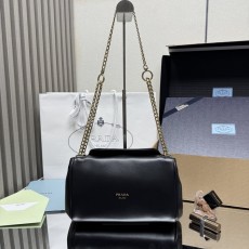 프라다 블랙 나파 가죽 체인 숄더백 001-222437