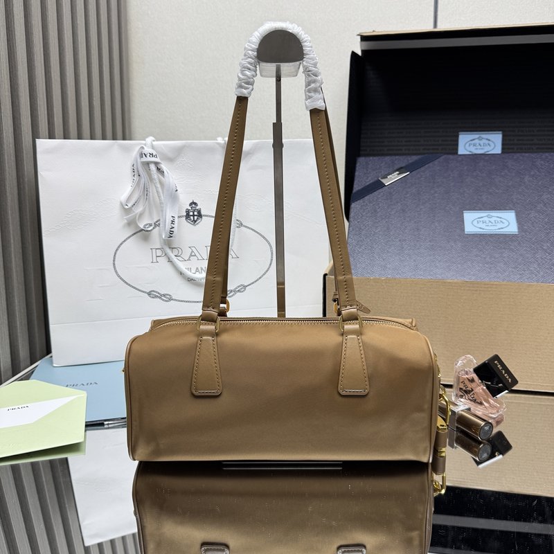 프라다 리나일론 토트백 001-222450