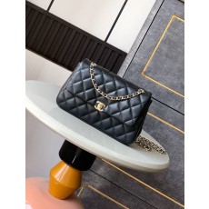 샤넬 봄여름 신상 다이아몬드 퀼팅 플랩 폰백 001-222553