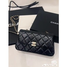 샤넬 봄여름 신상 퀼팅 플랩 폰백 001-222555