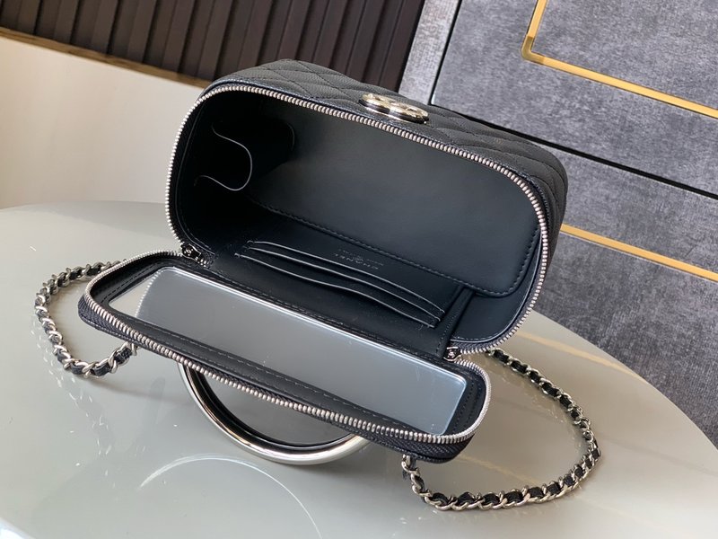 샤넬 에나멜 블랙 실버 버클 핸드백 001-222561