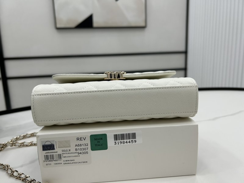 샤넬 클래식 리치 가죽 핸드백 001-222718