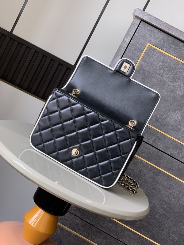 샤넬 더블 C 세라믹 버클 대형 핸드백 001-222752