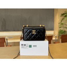 샤넬 오일드 왁스 소가죽 더블 골드볼 메이크업 박스 001-222763