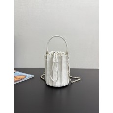 샤넬 화이트 주름 버킷백 001-222871