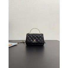 샤넬 메탈 핸들 플랩백 001-222907