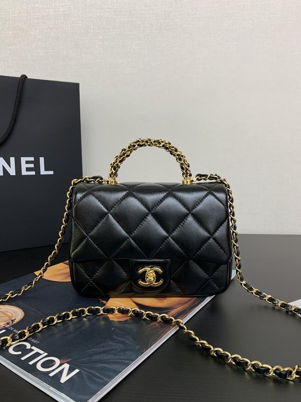 샤넬 블랙 트위스트 체인 핸들 플랩백 스몰 001-222926
