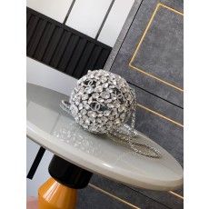 샤넬 24A 다이아몬드 볼 핸드백 001-222978