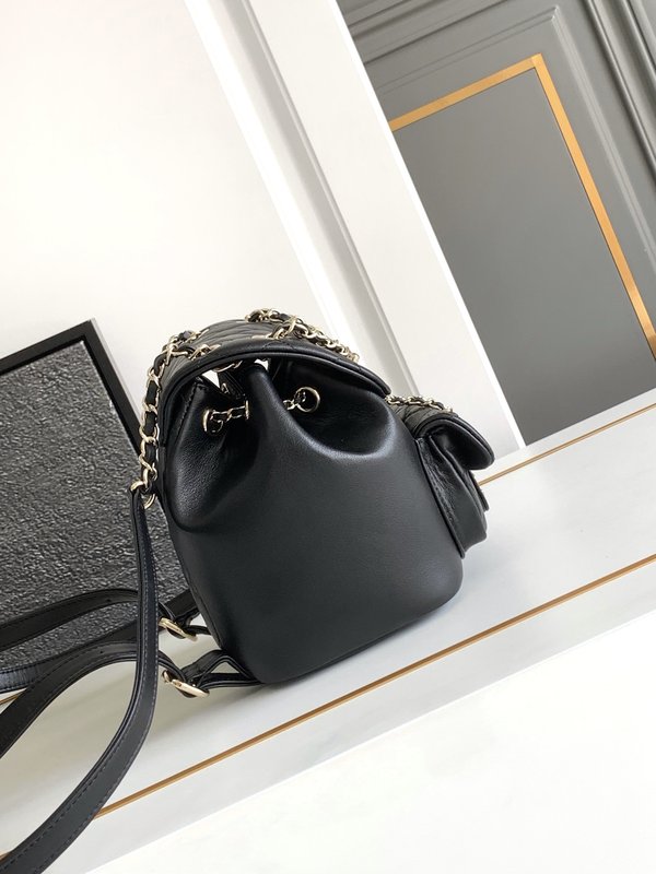 샤넬 봄여름 그레인 엠보싱 광택 송아지 가죽 언더암 백 001-222979