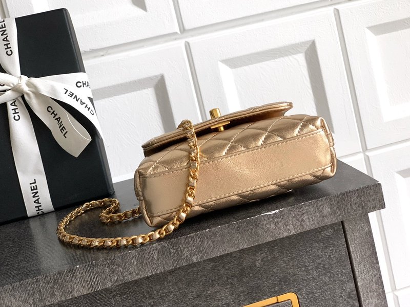 샤넬 골드 컷아웃 핸드백 001-223049
