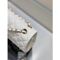 샤넬 화이트 퀼팅 체인 숄더백 001-223071