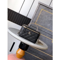 에나멜 버클 박스형 핸드백 001-223084