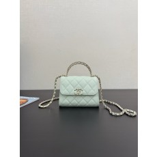 라이트골드 하드웨어 리치 그레인 가죽 핸드백 001-223213