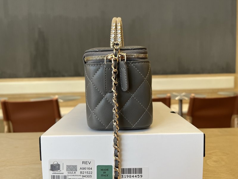 샤넬 라인스톤 핸들 파우치 001-223296