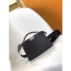 클래식 피카부 아이씨유 엑스크로스 핸드백 001-223379