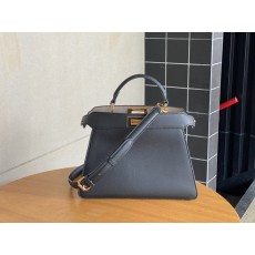 펜디 피카부 아이씨유 미디엄 핸드백 001-223391