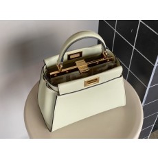 피카부 시리즈 세이지그린 가죽 핸드백 001-223397