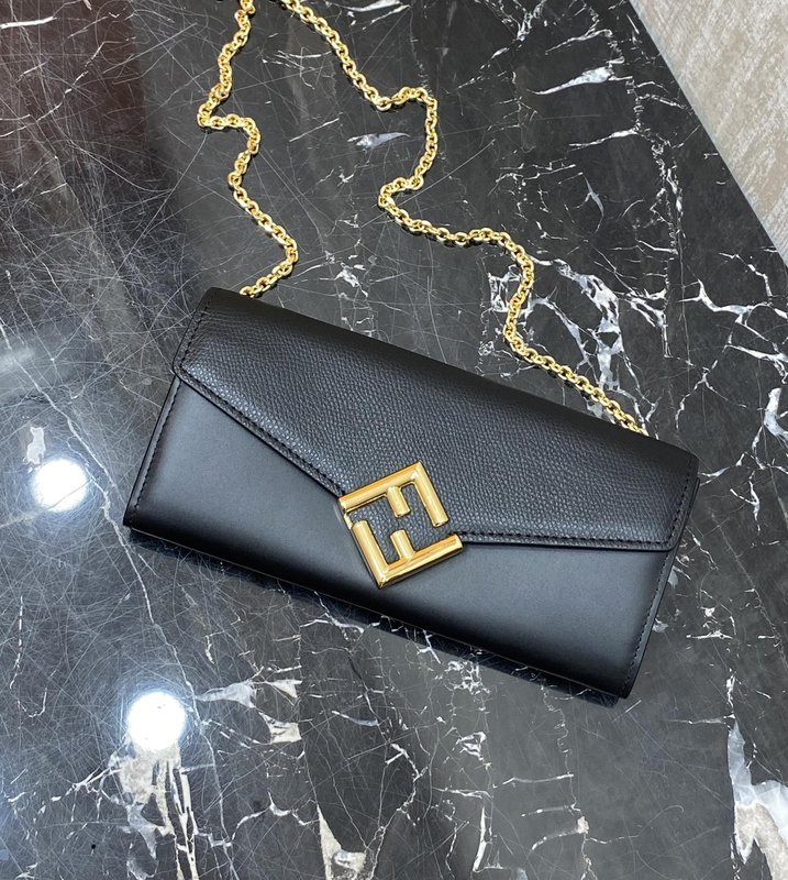 펜디 블랙 송아지 가죽 체인 장지갑 001-223407