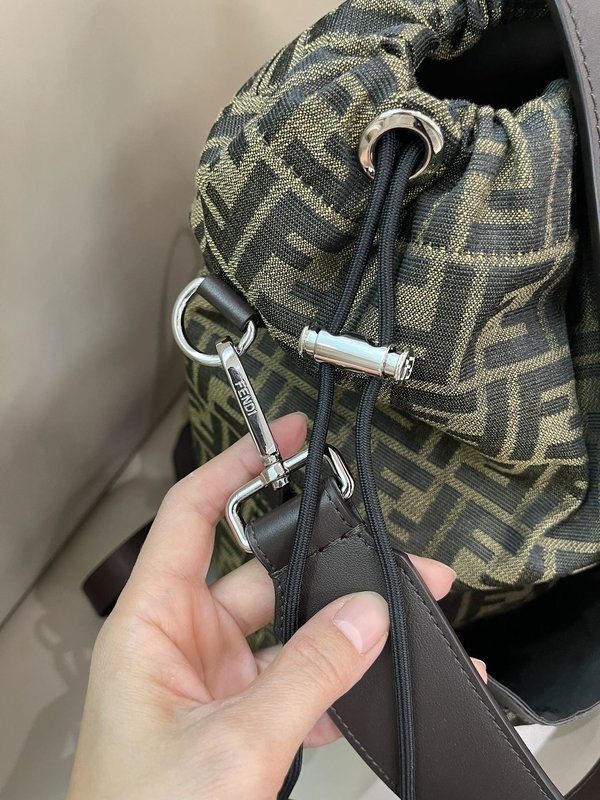 펜디 클래식 더블 F 모노그램 백팩 001-223421