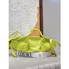 로에베 스몰 샤이니 나파 가죽 파세오 핸드백 001-223592