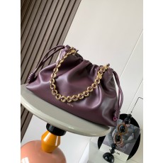 로에베 플라멩코 주름 나파 가죽 클러치백 001-223610