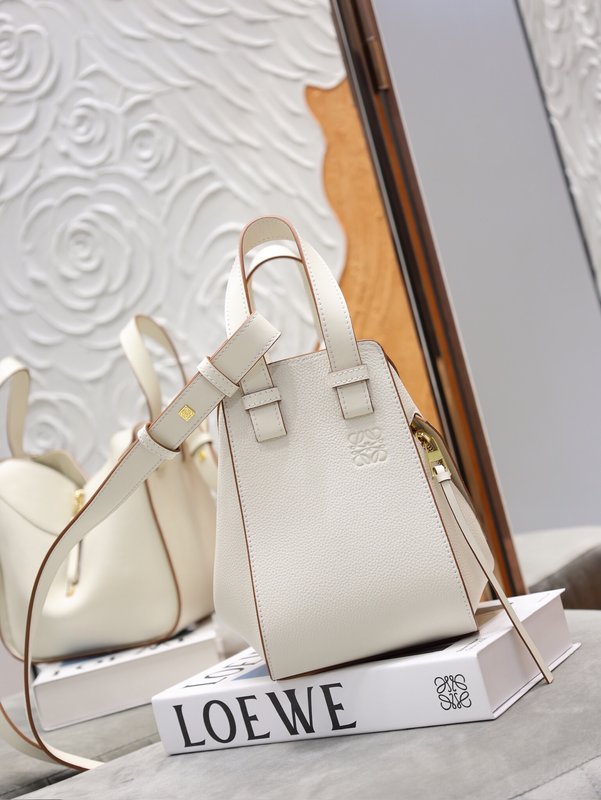 로에베 해먹 화이트 라임 멀티웨이 백 001-223621