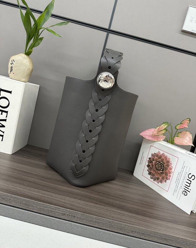 로에베 소프트 페블 버킷백 001-223650
