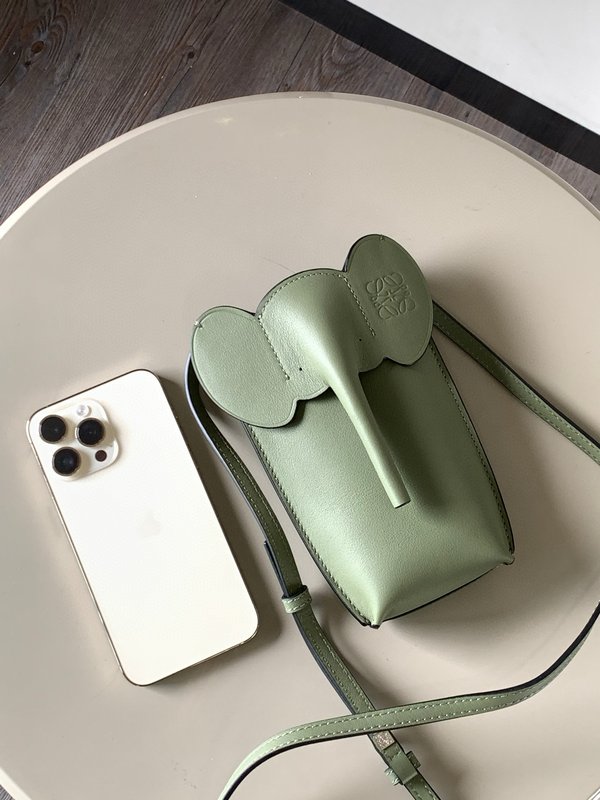 로에베 코끼리 모양 그린 폰백 001-223651