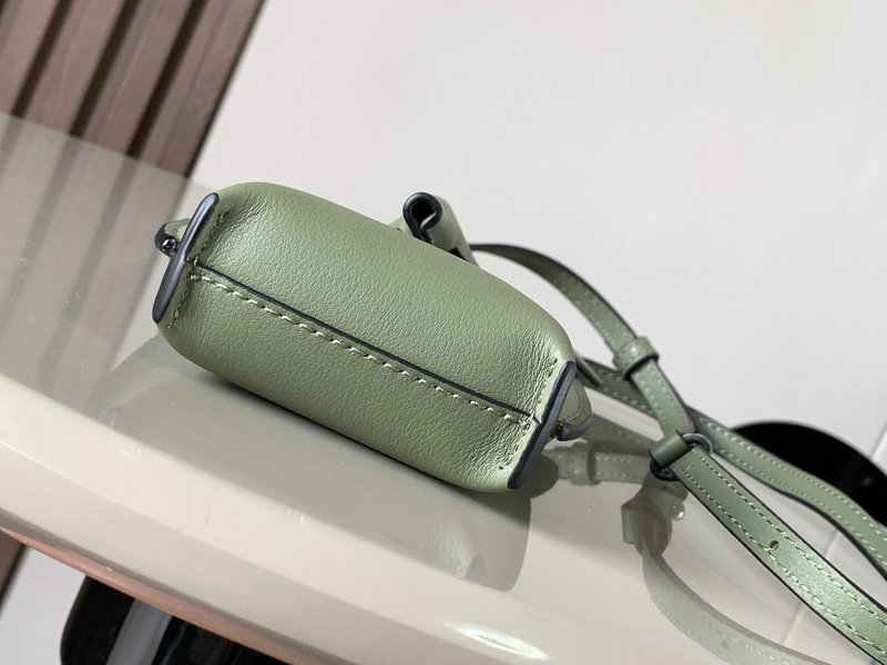 로에베 코끼리 모양 그린 폰백 001-223651