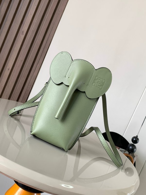 로에베 코끼리 모양 그린 폰백 001-223651