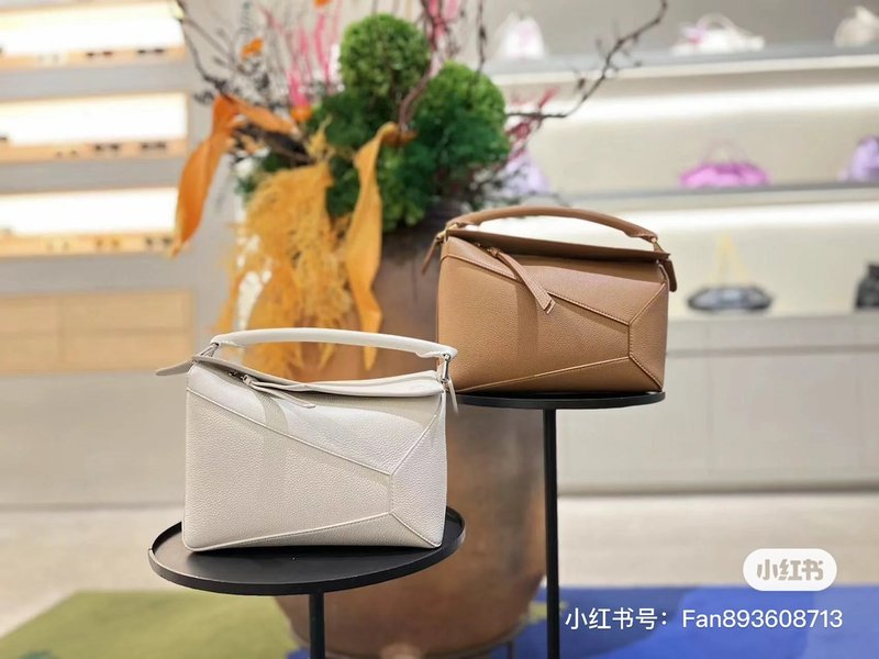 로에베 미니 조절 가능한 숄더 스트랩 크로스백 001-223688
