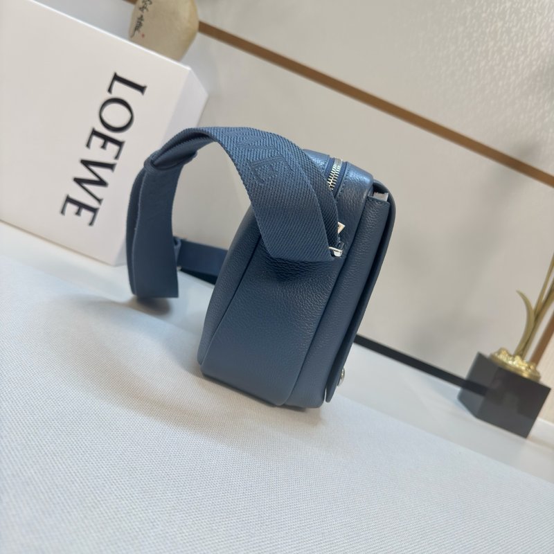 로에베 소프트 펠트 레더 메신저백 001-223690